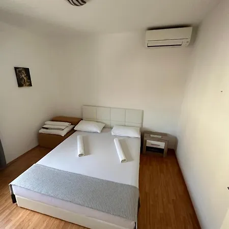 Apartmani Aron Novalja Exterior photo