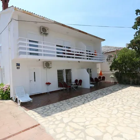 Apartmani Aron Novalja Exterior photo