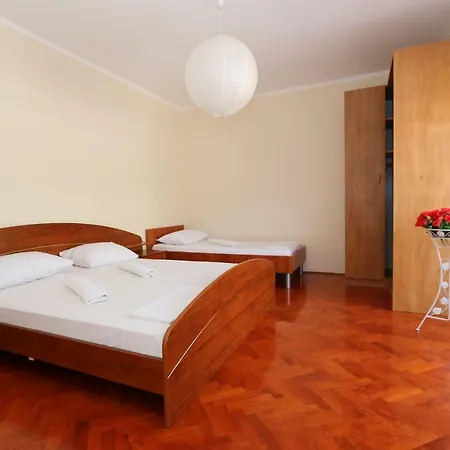 Apartmani Aron Novalja Exterior photo