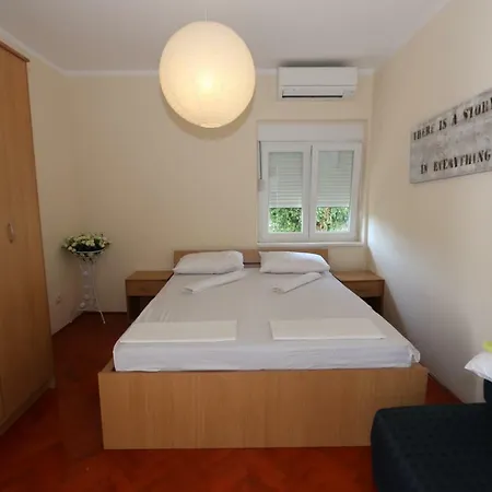 Apartmani Aron Novalja Exterior photo