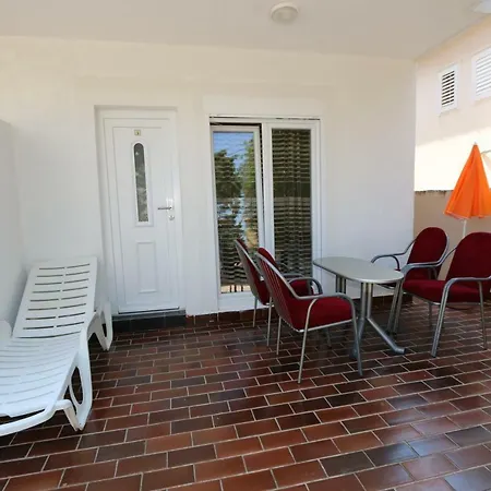 Apartmani Aron Novalja Exterior photo