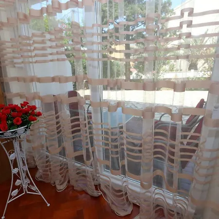 Apartmani Aron Novalja Exterior photo