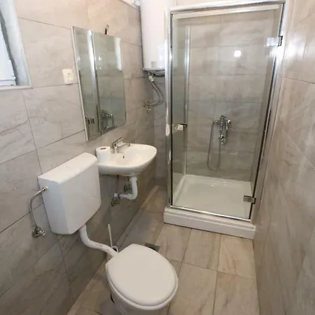 Apartmani Aron Novalja Exterior photo