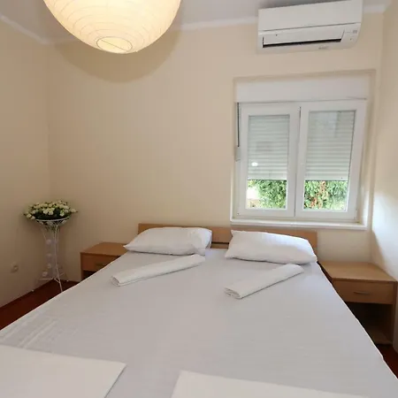 Apartmani Aron Novalja Exterior photo