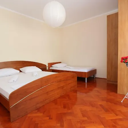 Apartmani Aron Novalja Exterior photo
