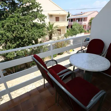 Apartmani Aron Novalja Exterior photo