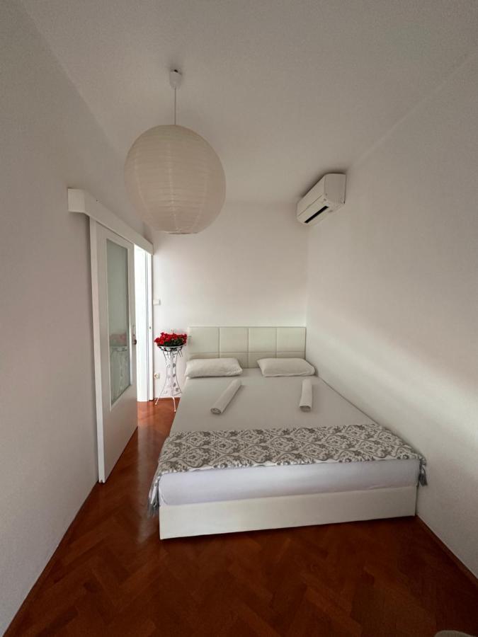 Aron Apartment *