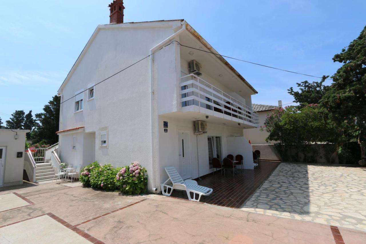 Apartment Aron Novalja