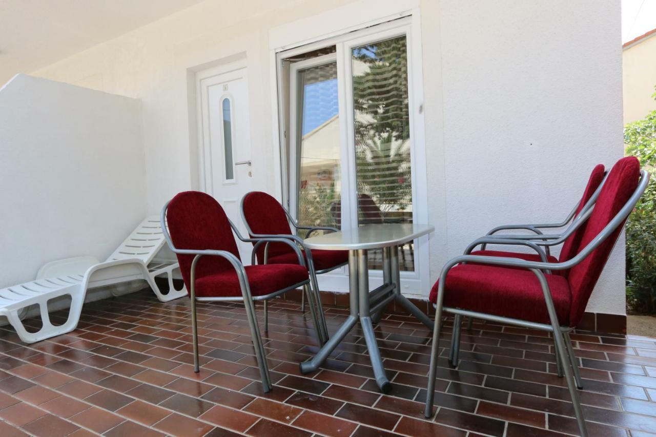 Apartment Aron Novalja