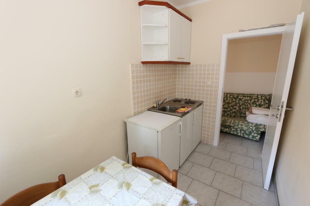 Apartment Aron Novalja