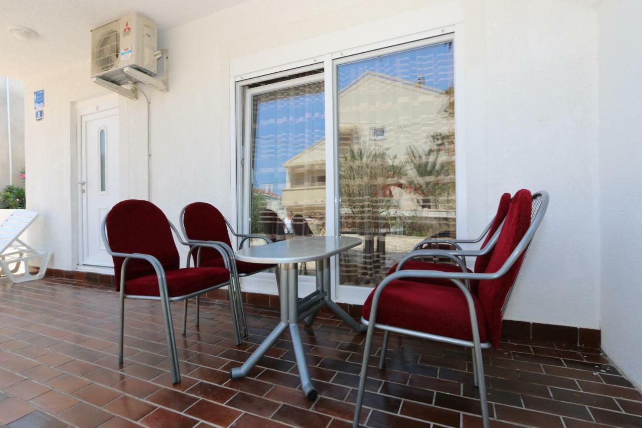 Aron Apartment