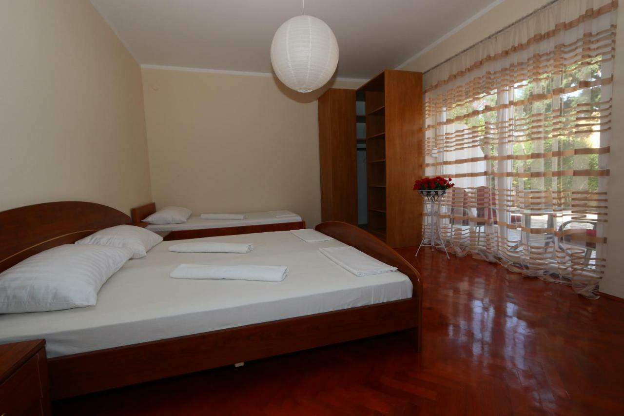 Aron Apartment *