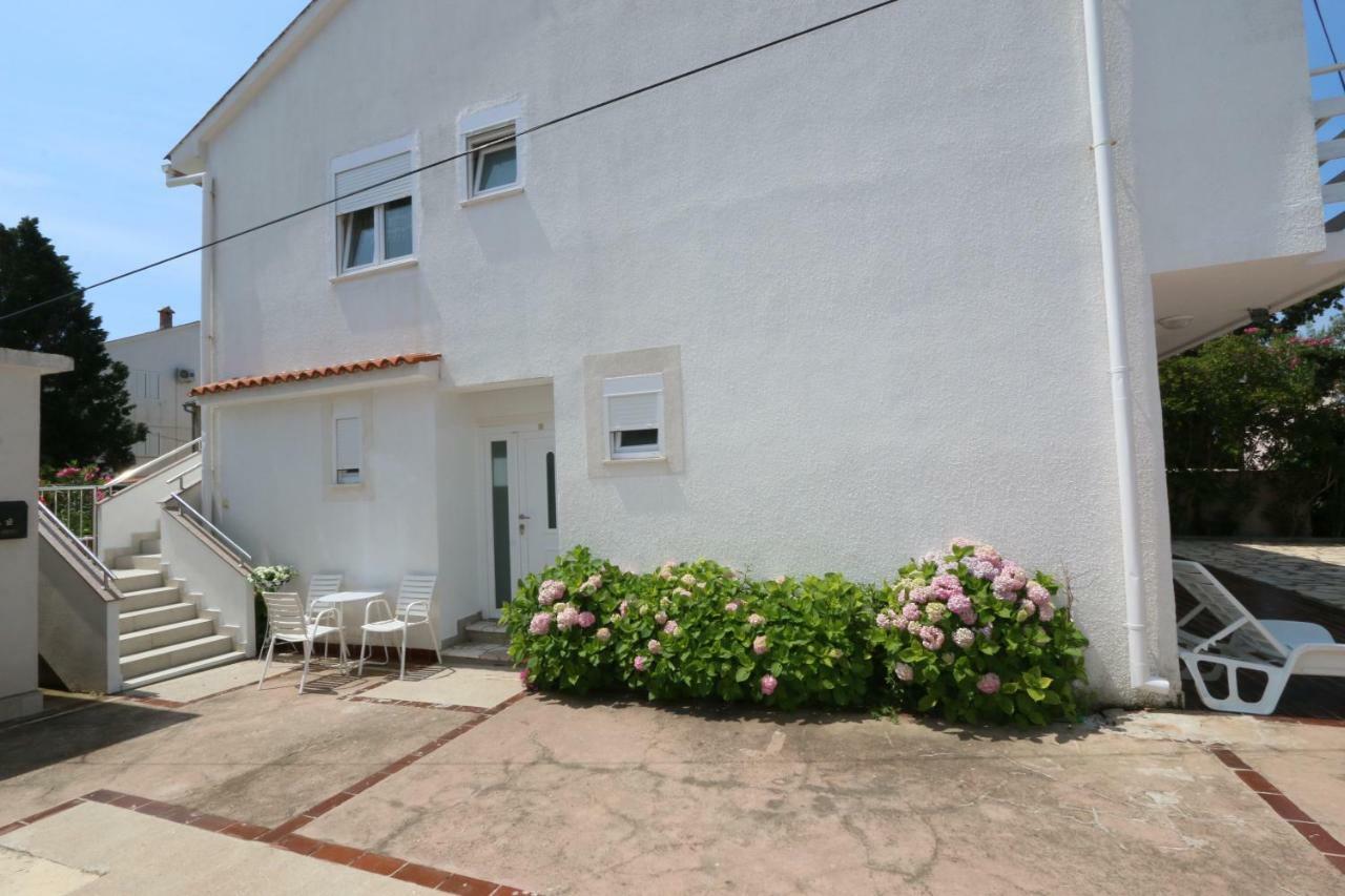 Apartment Aron Novalja