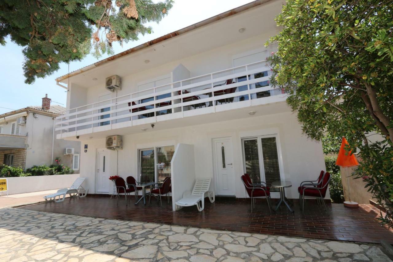 Apartment Aron *