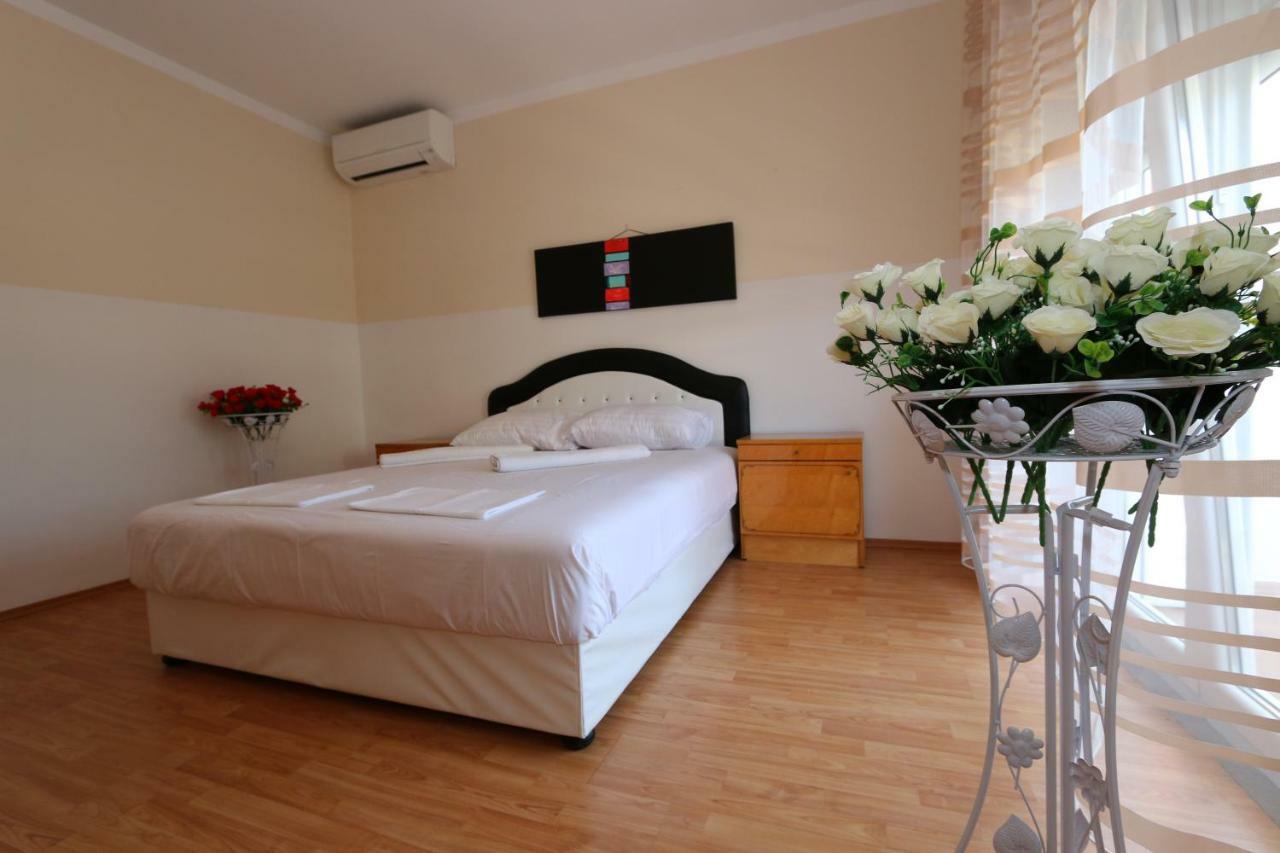Aron Apartment *