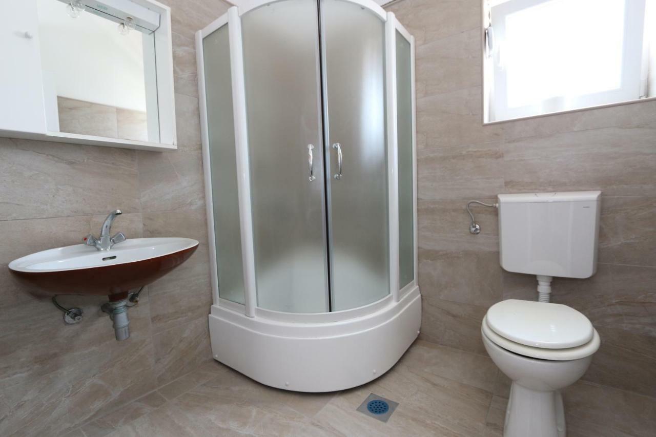 Aron Apartment Novalja