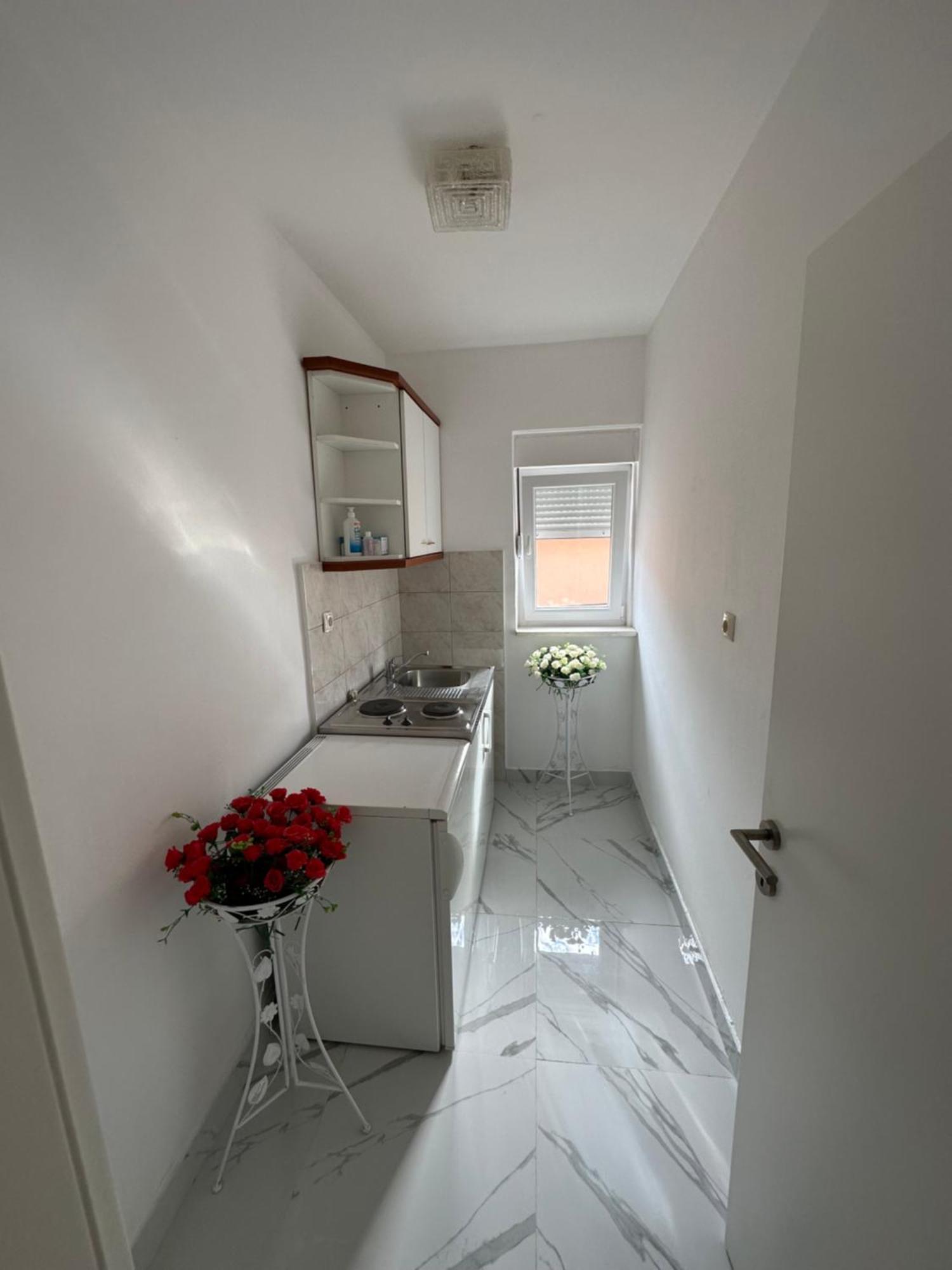 Aron Apartment