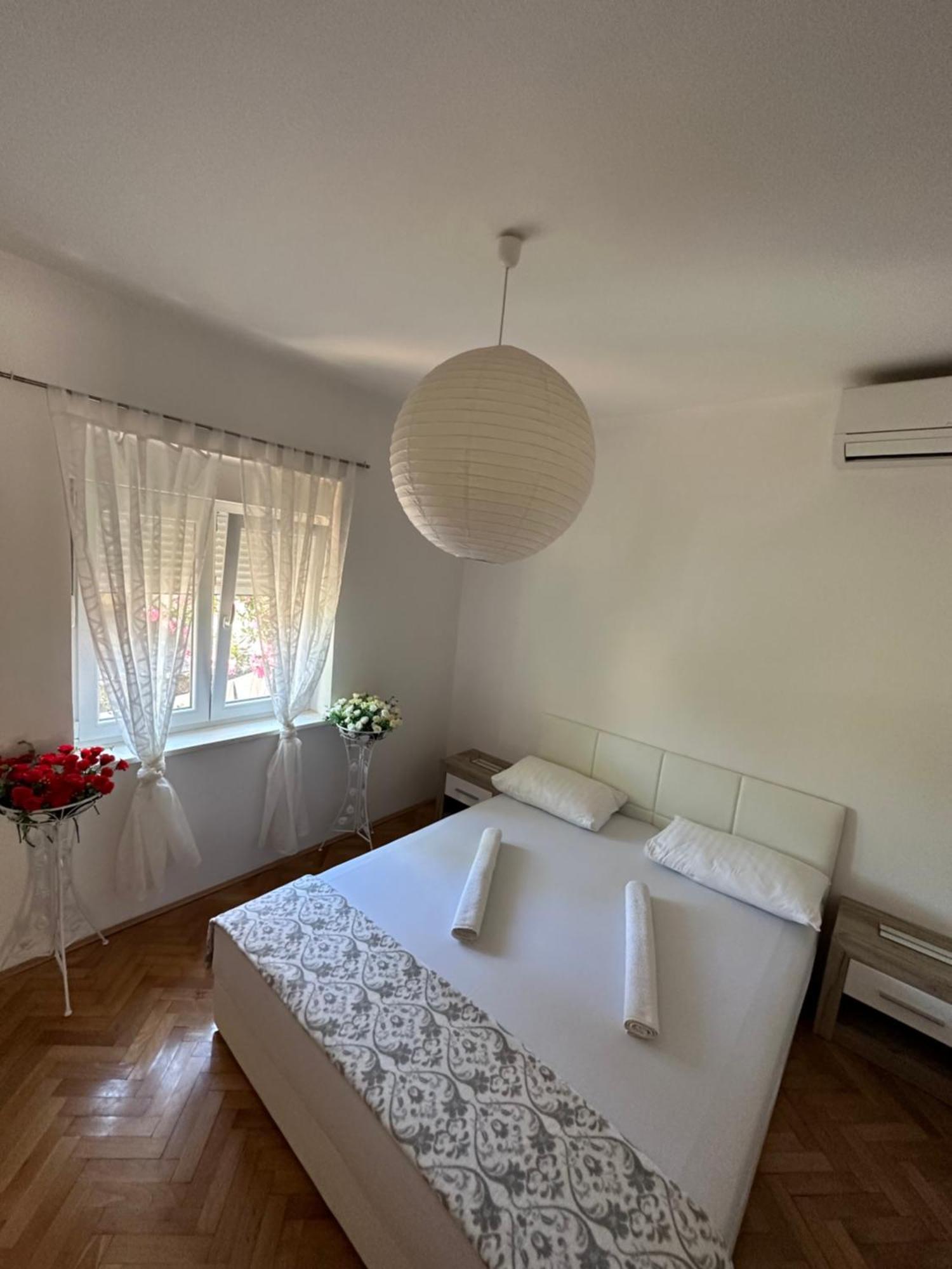 Apartment Aron Novalja