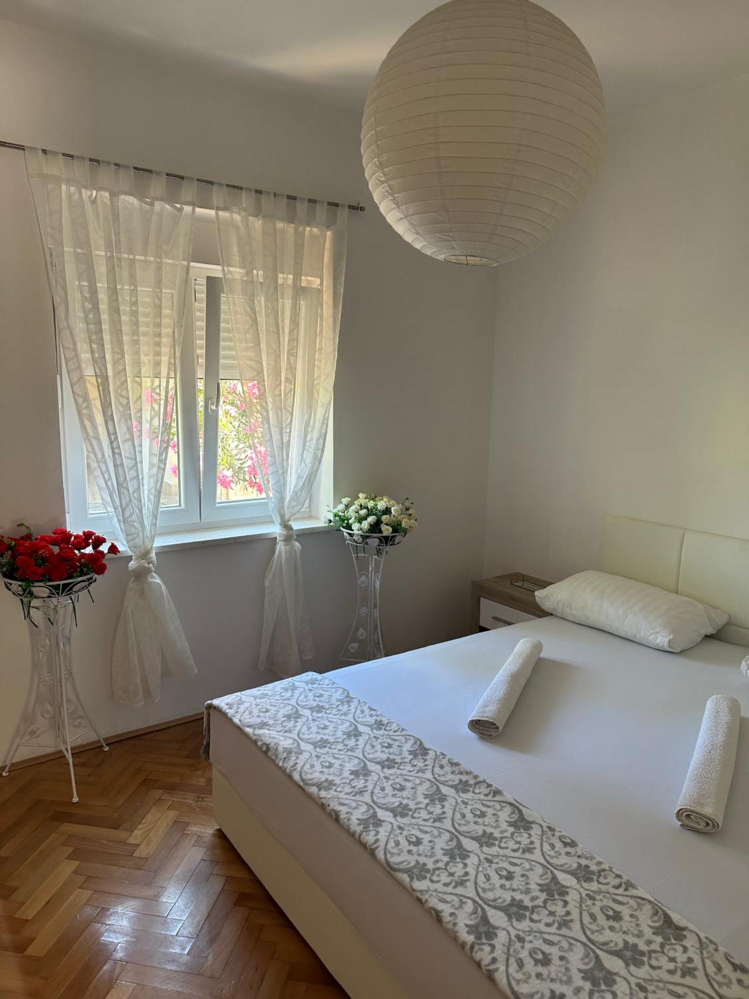 Apartment Aron *