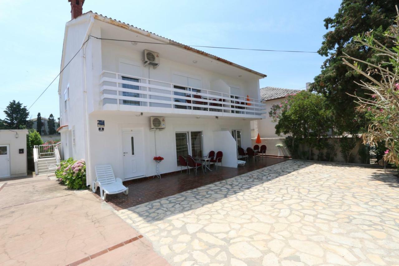 Apartment Aron *
