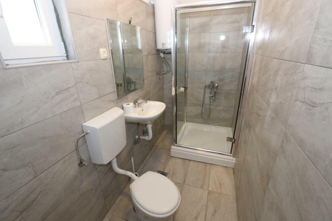 Apartment Aron Novalja