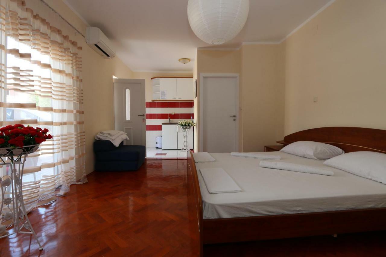 Aron Apartment Novalja