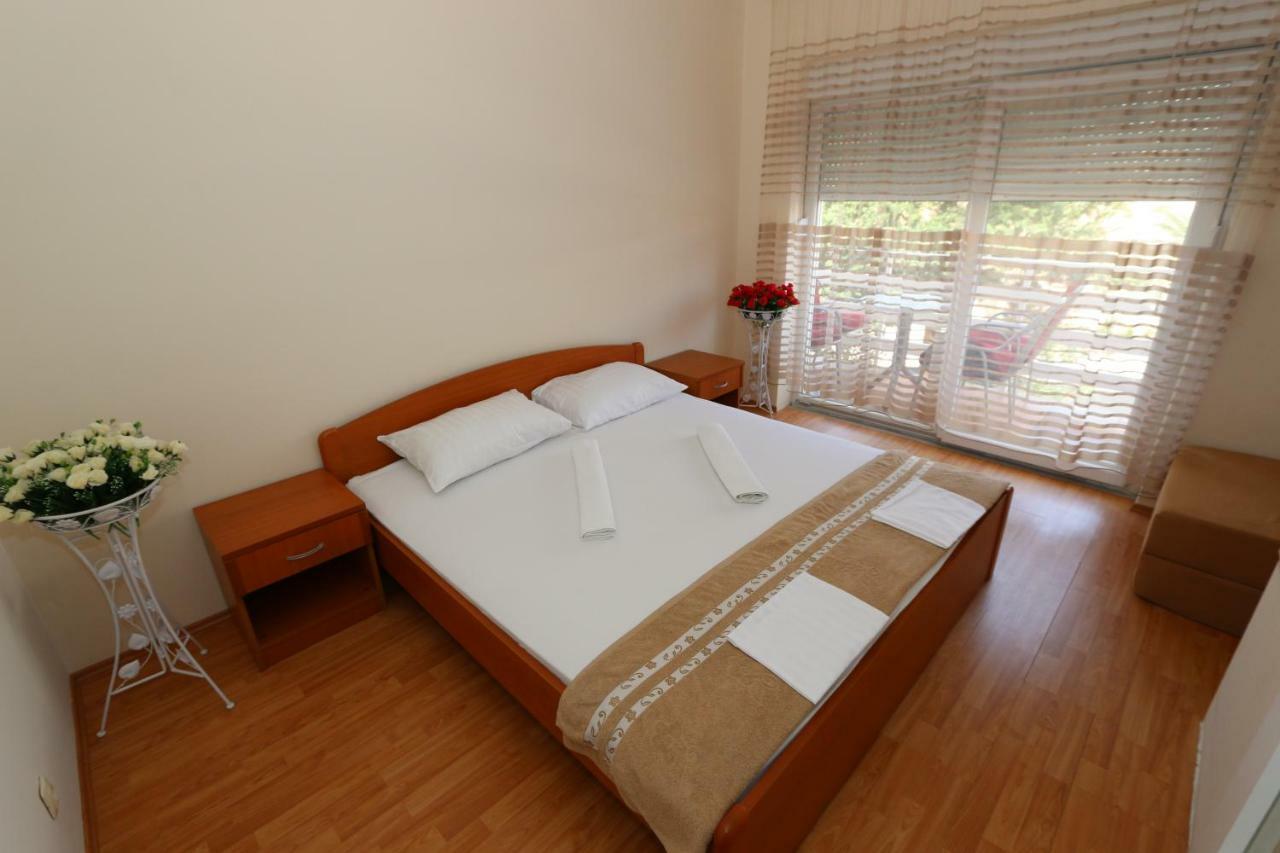 Aron Apartment