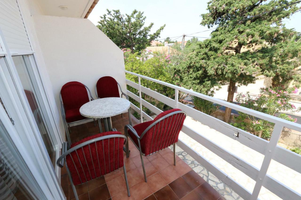 Apartment Aron Novalja